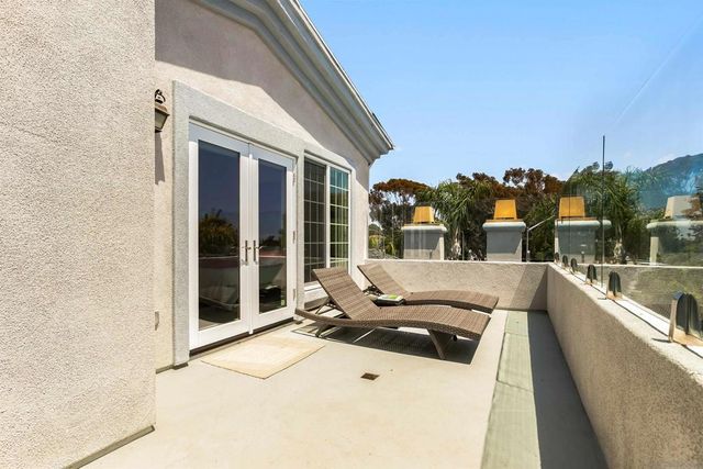 1128 Las Flores, Carlsbad, CA 92008