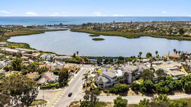1128 Las Flores, Carlsbad, CA 92008