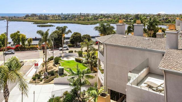 1128 Las Flores, Carlsbad, CA 92008