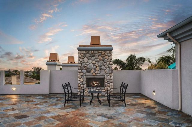 1128 Las Flores, Carlsbad, CA 92008