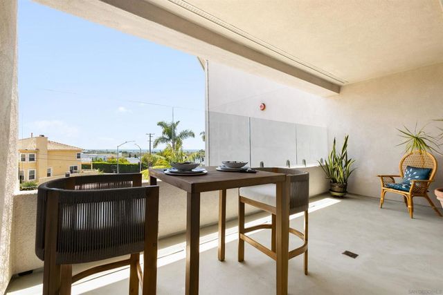 1128 Las Flores, Carlsbad, CA 92008