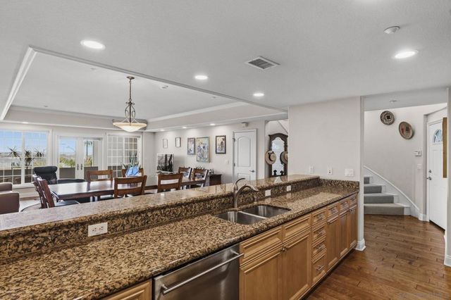 1128 Las Flores, Carlsbad, CA 92008
