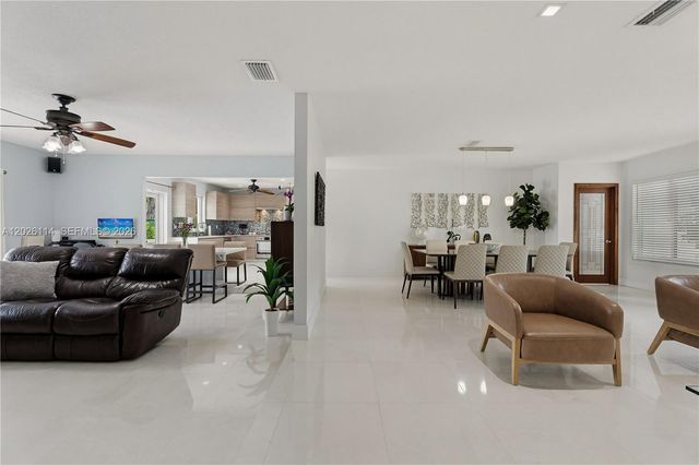 9641 SW 66th St, Miami, FL 33173