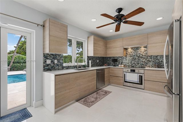 9641 SW 66th St, Miami, FL 33173