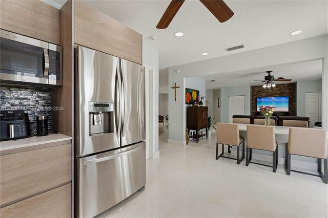 9641 SW 66th St, Miami, FL 33173