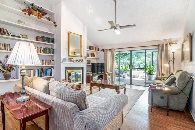 3335 FOXRIDGE CIRCLE, Tampa, FL 33618