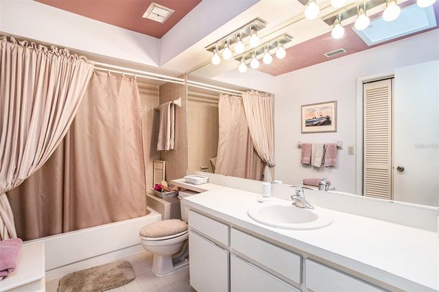 3335 FOXRIDGE CIRCLE, Tampa, FL 33618