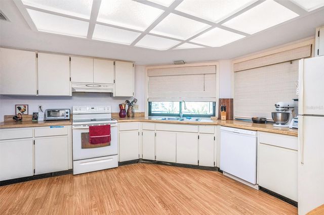 3335 FOXRIDGE CIRCLE, Tampa, FL 33618