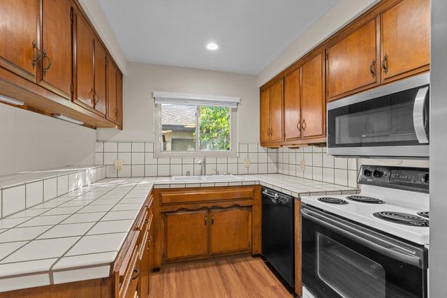 6439 Rolling Way, Carmichael, CA 95608