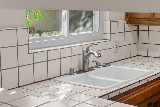 6439 Rolling Way, Carmichael, CA 95608