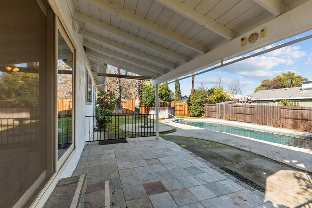 6439 Rolling Way, Carmichael, CA 95608