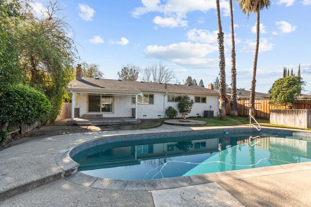 6439 Rolling Way, Carmichael, CA 95608