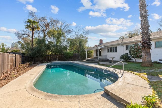 6439 Rolling Way, Carmichael, CA 95608