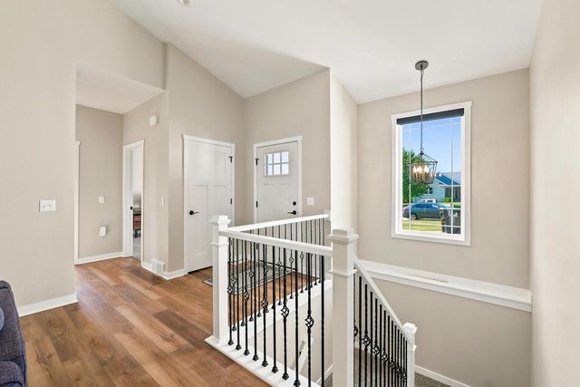 1291 Carolyn BOULEVARD, Mayville, WI 53050