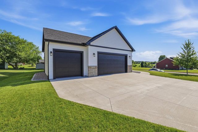 1291 Carolyn BOULEVARD, Mayville, WI 53050