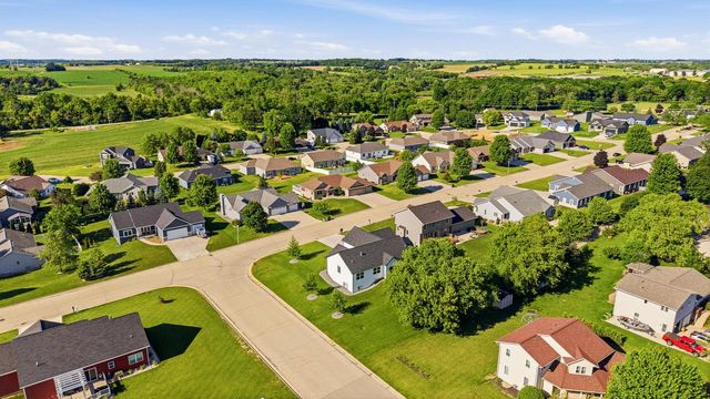 1291 Carolyn BOULEVARD, Mayville, WI 53050