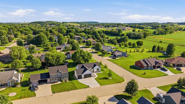 1291 Carolyn BOULEVARD, Mayville, WI 53050