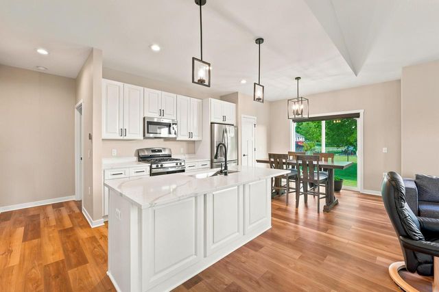 1291 Carolyn BOULEVARD, Mayville, WI 53050