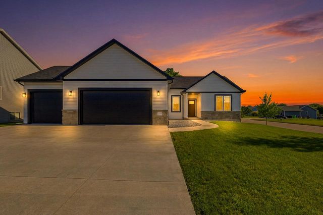 1291 Carolyn BOULEVARD, Mayville, WI 53050