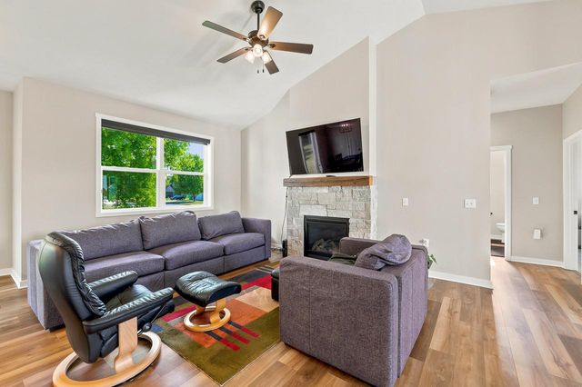 1291 Carolyn BOULEVARD, Mayville, WI 53050