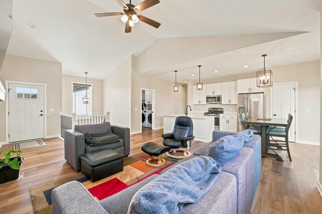 1291 Carolyn BOULEVARD, Mayville, WI 53050