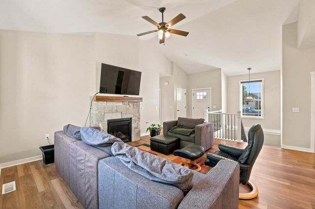 1291 Carolyn BOULEVARD, Mayville, WI 53050