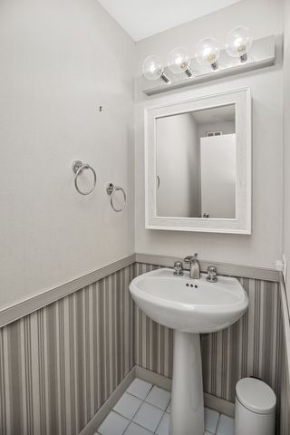 4170 N Marine Drive 9F, Chicago, IL 60613