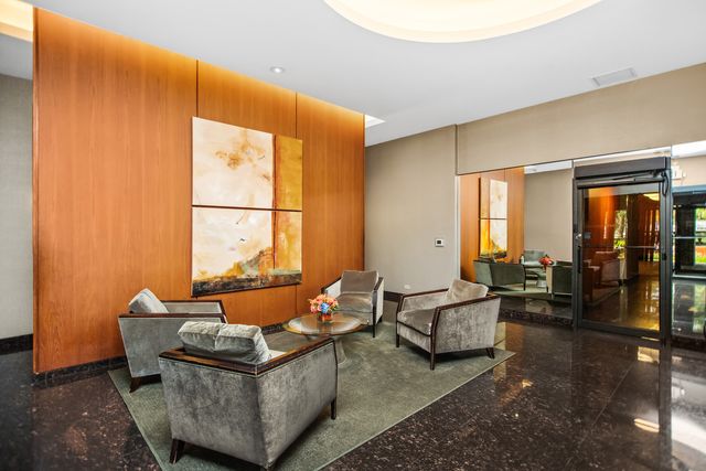 4170 N Marine Drive 9F, Chicago, IL 60613