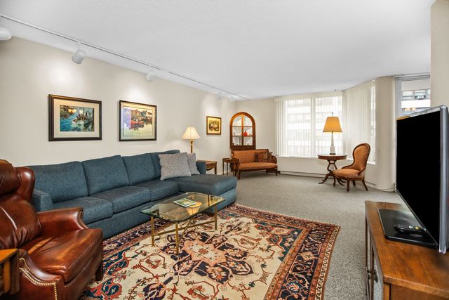 4170 N Marine Drive 9F, Chicago, IL 60613