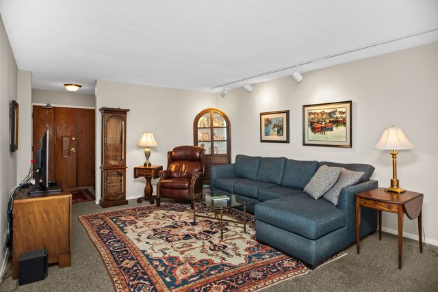 4170 N Marine Drive 9F, Chicago, IL 60613