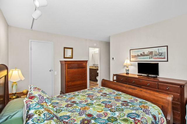4170 N Marine Drive 9F, Chicago, IL 60613