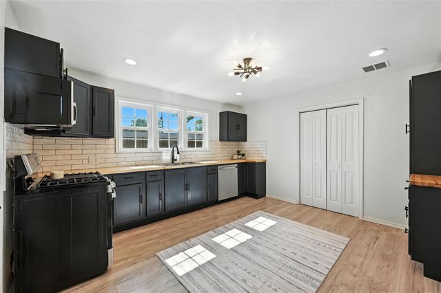 1003 SE 1st Avenue, Mineral Wells, TX 76067
