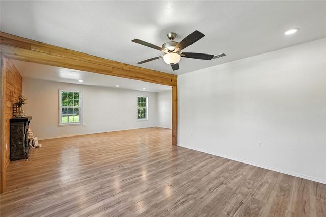 1003 SE 1st Avenue, Mineral Wells, TX 76067