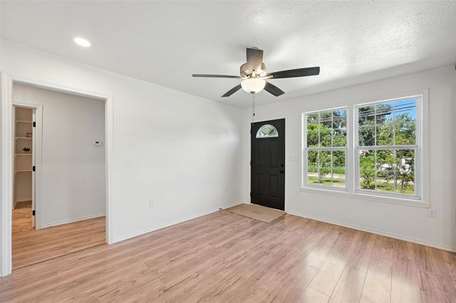 1003 SE 1st Avenue, Mineral Wells, TX 76067
