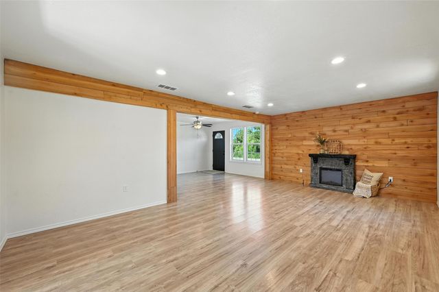 1003 SE 1st Avenue, Mineral Wells, TX 76067