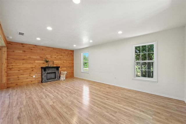 1003 SE 1st Avenue, Mineral Wells, TX 76067