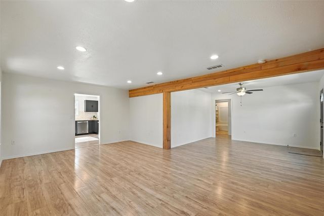 1003 SE 1st Avenue, Mineral Wells, TX 76067