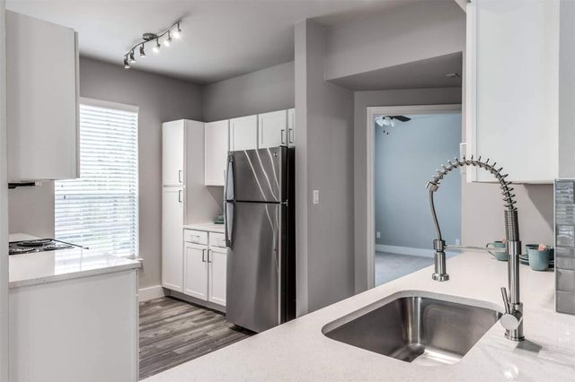 19100 N Glenwest Drive 1130, Friendswood, TX 77546