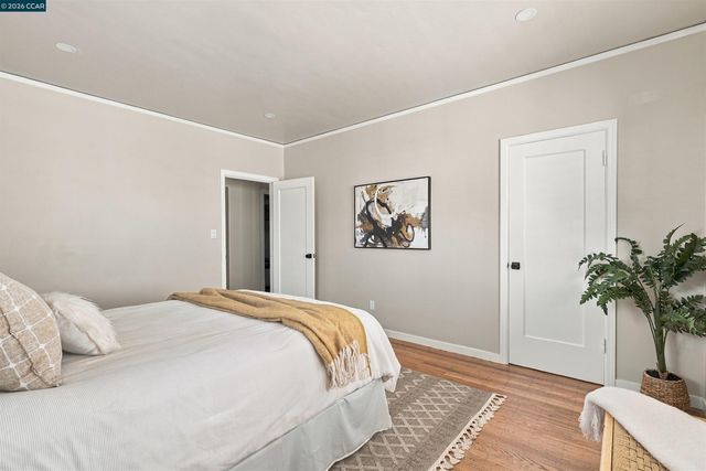 576 57th St., Oakland, CA 94609
