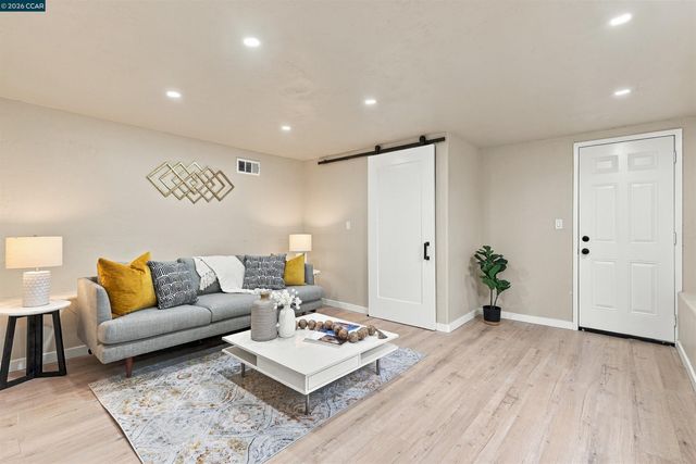 576 57th St., Oakland, CA 94609