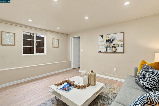 576 57th St., Oakland, CA 94609