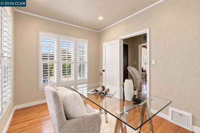 576 57th St., Oakland, CA 94609