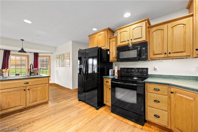 12488 Baumhart Road, Amherst, OH 44001