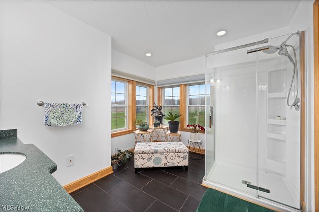 12488 Baumhart Road, Amherst, OH 44001
