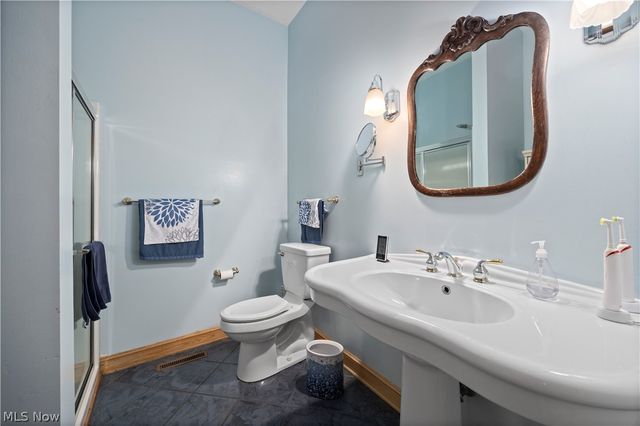 12488 Baumhart Road, Amherst, OH 44001