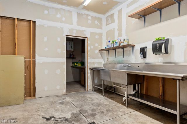 12488 Baumhart Road, Amherst, OH 44001