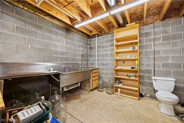 12488 Baumhart Road, Amherst, OH 44001