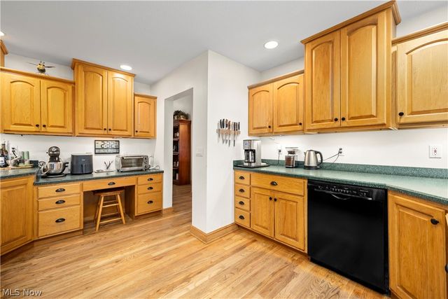 12488 Baumhart Road, Amherst, OH 44001