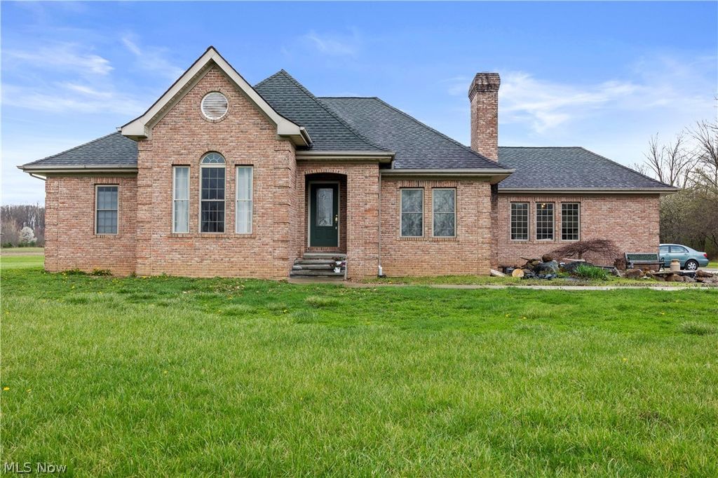 12488 Baumhart Road, Amherst, OH 44001