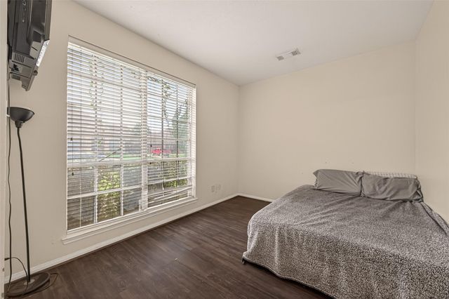 2313 Champion Drive, Pearland, TX 77581